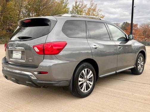 2018 Nissan Pathfinder SV