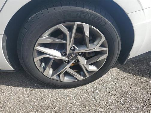 2022 Hyundai SONATA SEL