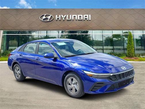 2025 Hyundai ELANTRA SE