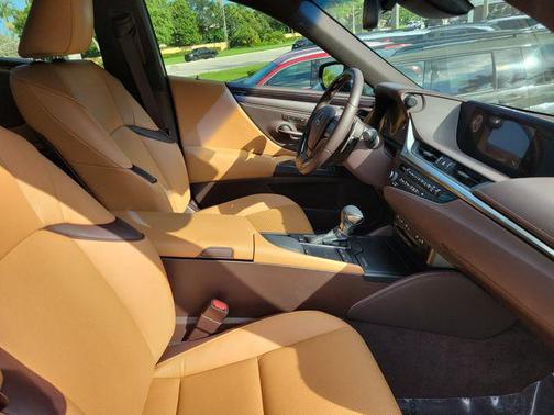 Mica 2020 Lexus ES 350 Base