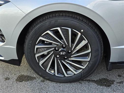 2025 Hyundai SONATA Hybrid SE