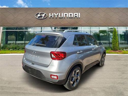 2023 Hyundai VENUE SEL