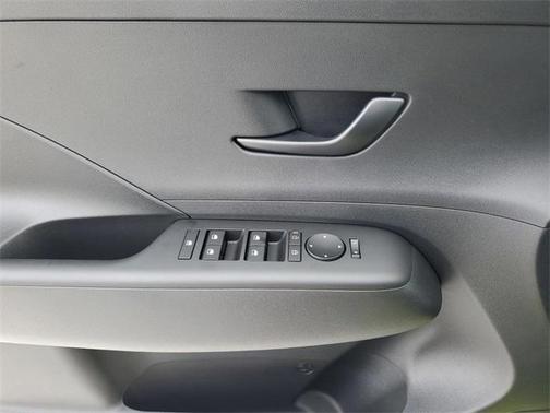 2025 Hyundai KONA SE
