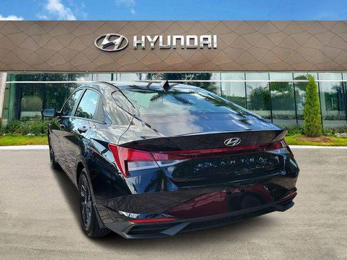 Phantom Black 2022 Hyundai ELANTRA SEL