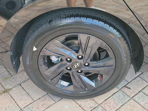Phantom Black 2022 Hyundai ELANTRA SEL