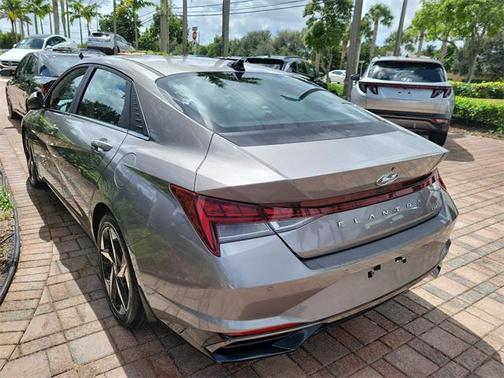 2022 Hyundai ELANTRA Limited