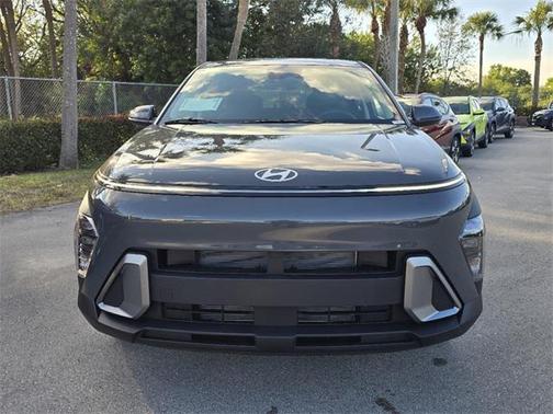 2025 Hyundai KONA SE