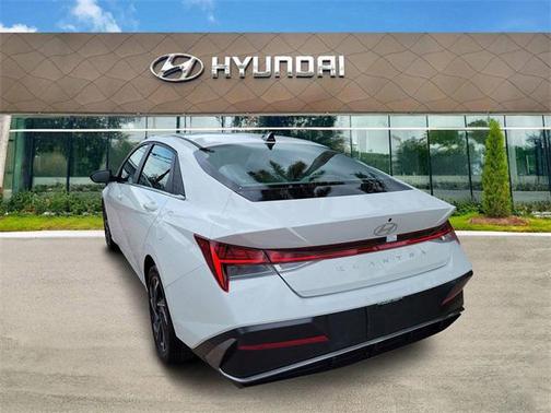 2025 Hyundai ELANTRA SEL