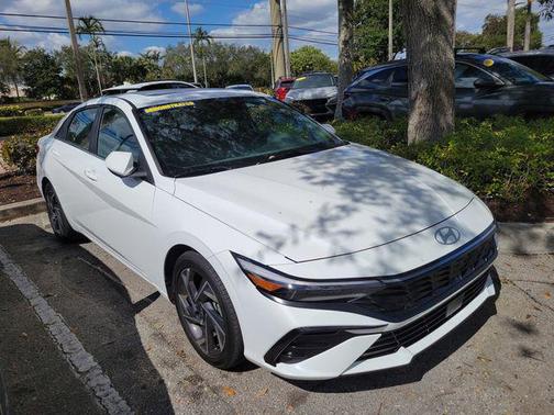 2025 Hyundai ELANTRA SEL