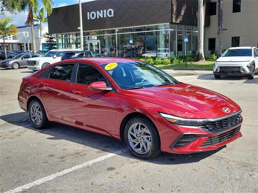 2024 Hyundai ELANTRA SEL