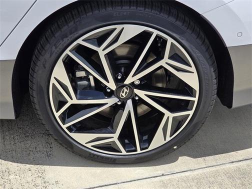 2025 Hyundai IONIQ 6 SEL