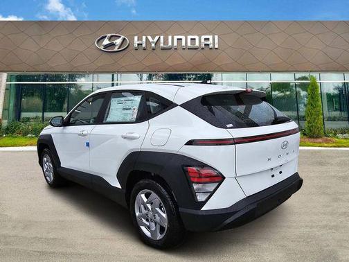 Atlas White 2026 Hyundai KONA SE