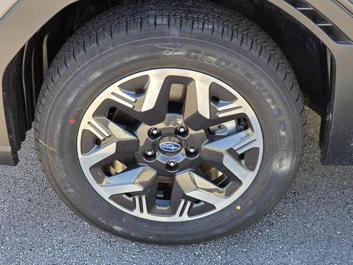 Magnetite Gray Metallic 2025 Subaru Forester Premium