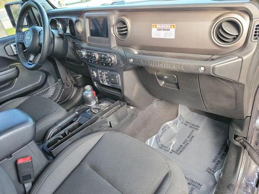 Granite Crystal Metallic Clearcoat 2020 Jeep Wrangler Unlimited Willys 4x4