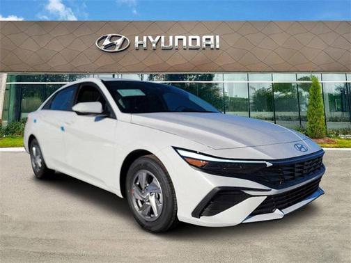 2025 Hyundai ELANTRA SE