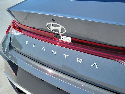 2025 Hyundai ELANTRA SEL