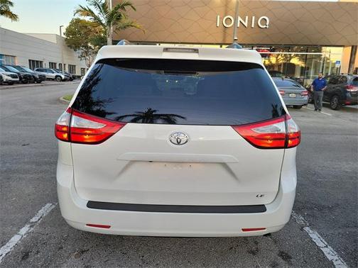 2017 Toyota Sienna LE
