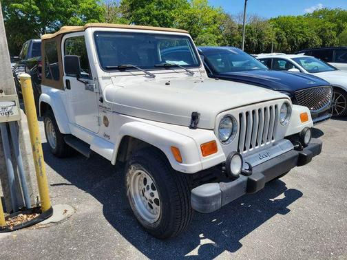 Stone White Clear Coat 1998 Jeep Wrangler Sahara