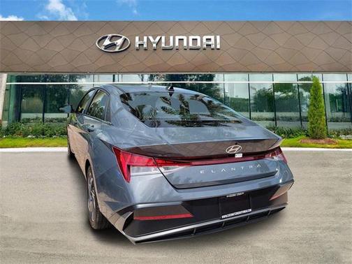 2025 Hyundai ELANTRA SEL