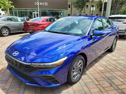 2024 Hyundai ELANTRA SEL