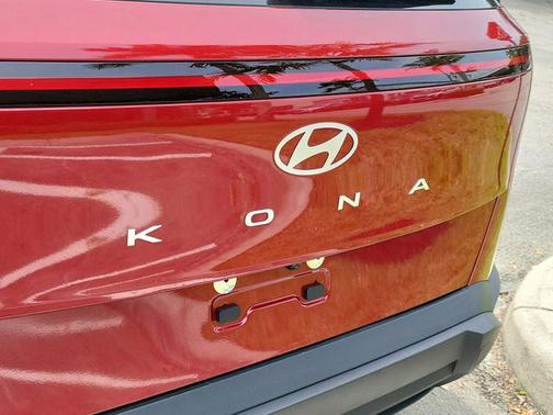 Ultimate Red Metallic 2025 Hyundai KONA SE