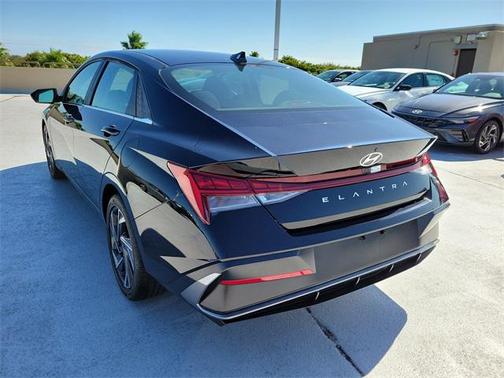 2025 Hyundai ELANTRA SEL