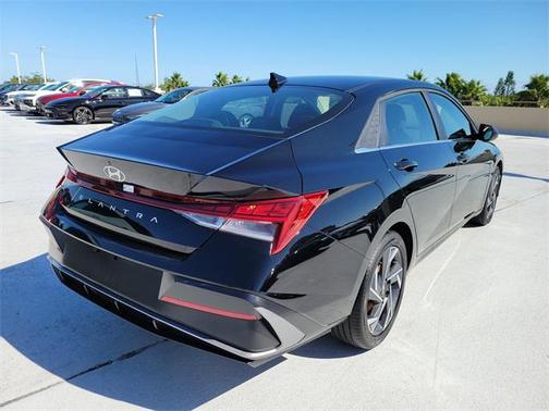 2025 Hyundai ELANTRA SEL