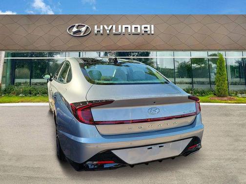 Shimmering Silver Pearl 2021 Hyundai SONATA Limited