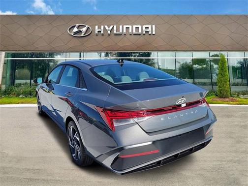 2025 Hyundai ELANTRA SEL