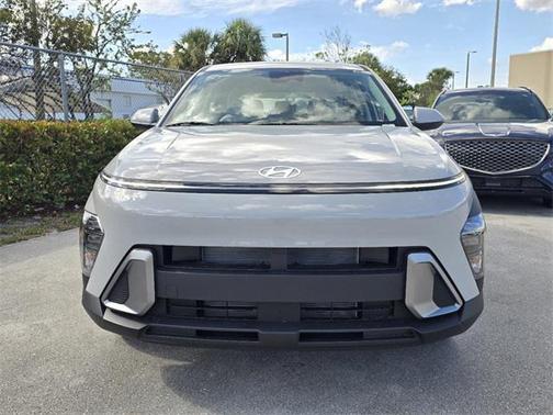 2025 Hyundai KONA SE