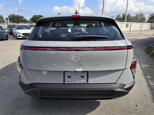 2025 Hyundai KONA SE
