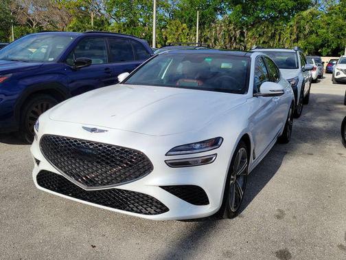 Uyuni White 2024 Genesis G70 2.5T RWD