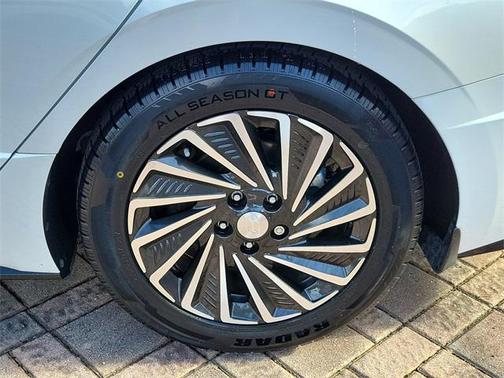 2022 Hyundai SONATA Hybrid Limited
