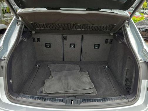 Rhodium Silver Metallic 2018 Porsche Macan Macan