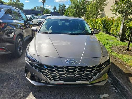 2023 Hyundai ELANTRA Limited