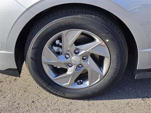 2025 Hyundai SONATA SE
