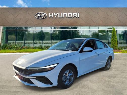 2025 Hyundai ELANTRA SE
