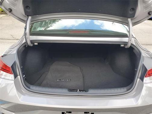2022 Hyundai ELANTRA Limited