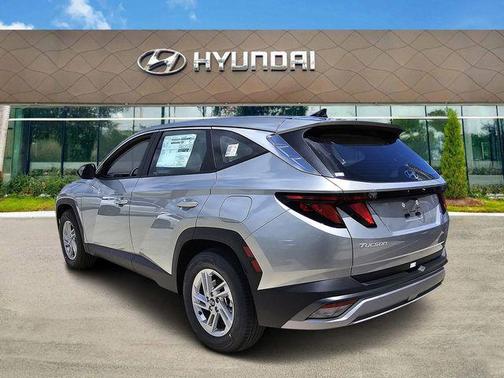 Shimmering Silver 2026 Hyundai TUCSON SE