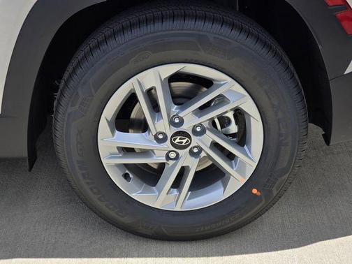 Shimmering Silver 2026 Hyundai TUCSON SE