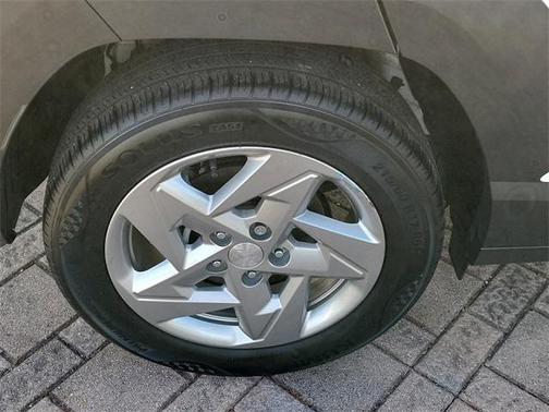 2024 Hyundai KONA SE