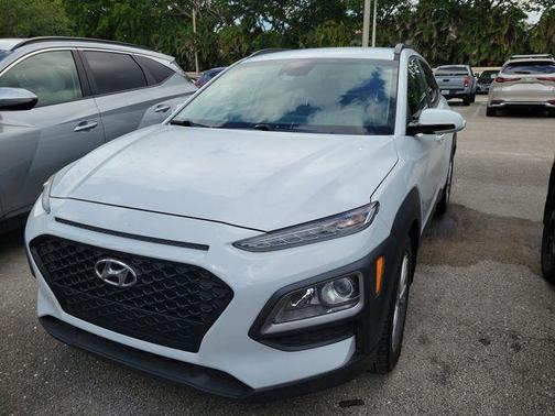 Lunar White 2023 Hyundai KONA SEL