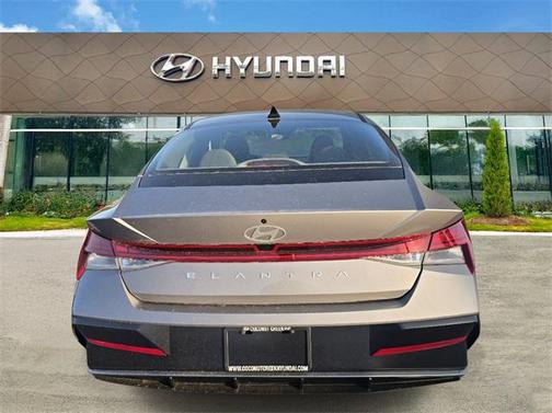 2025 Hyundai ELANTRA SEL