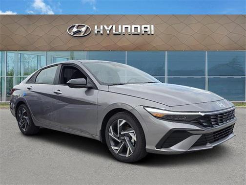 2025 Hyundai ELANTRA SEL
