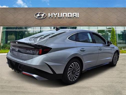 2025 Hyundai SONATA Hybrid SE