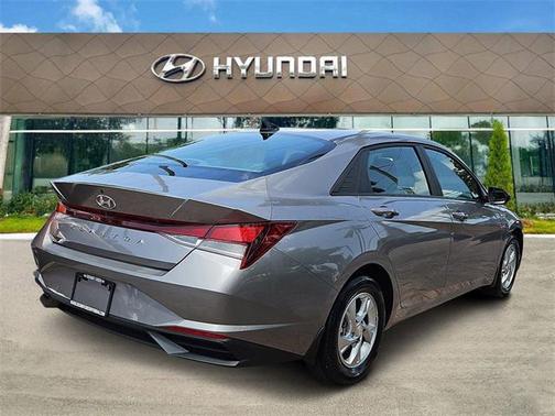 2023 Hyundai ELANTRA SE