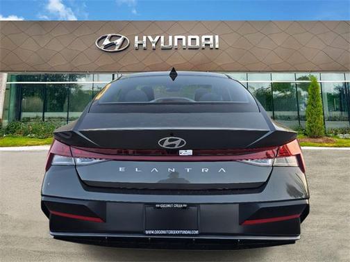 2025 Hyundai ELANTRA SEL