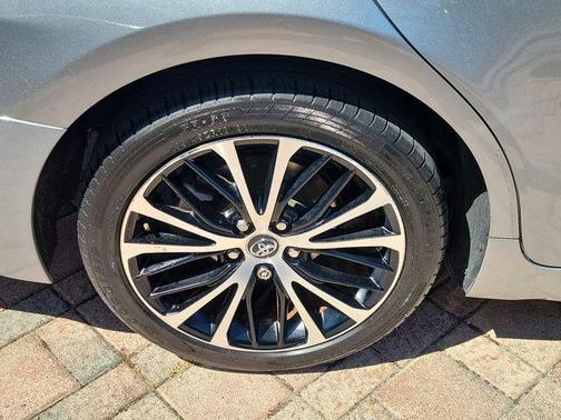 Celestial Silver Metallic 2020 Toyota Camry SE