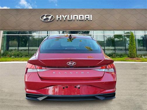 2023 Hyundai ELANTRA SE