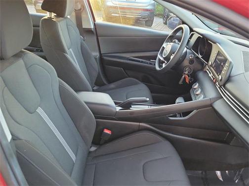2023 Hyundai ELANTRA SE